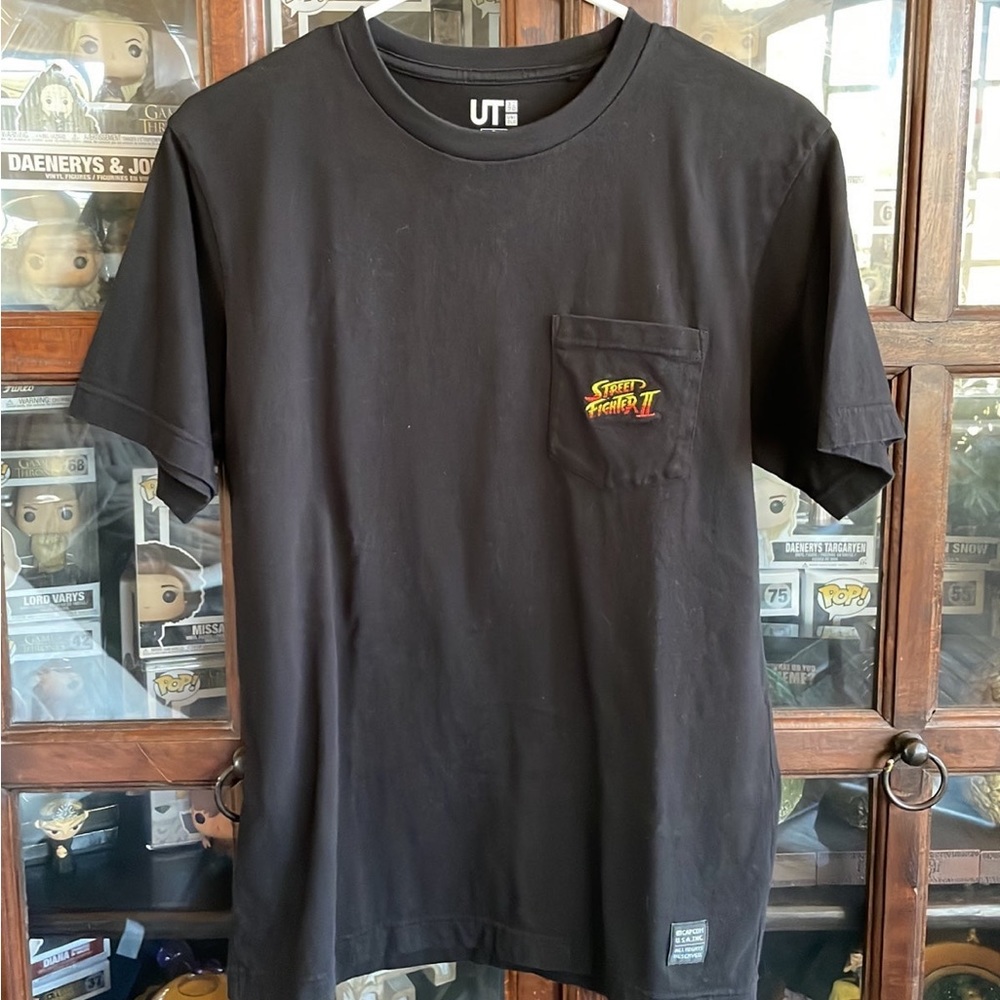Uniqlo Street Fighter Capcom Black Shirt View 3